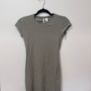 Basic sage green skintight dress from divided